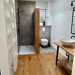 Tenner Apartment