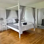 Tenner Apartment