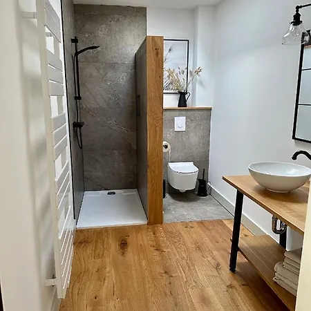 Tenner Apartment