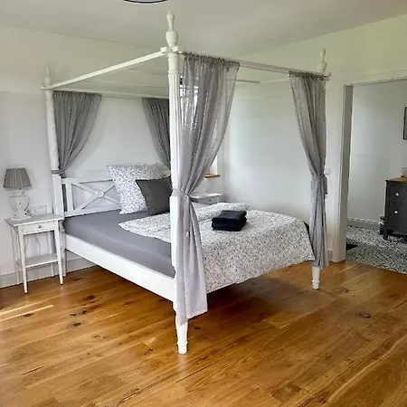 Tenner Apartment